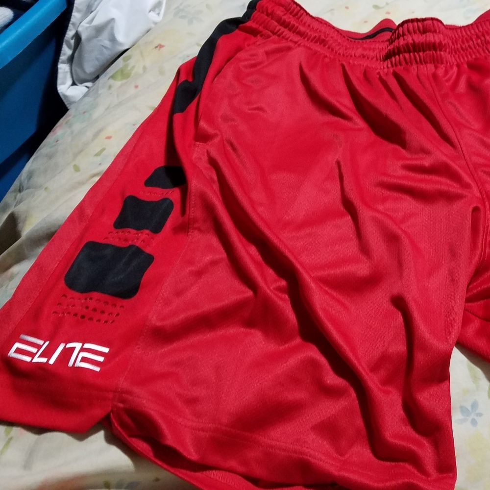 NWT 2 XL NIKE ELITE BASKETBALL SHORTS